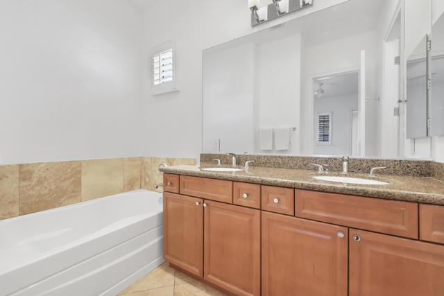 77692 Tradition Drive, La Quinta CA: https://media.crmls.org/mediaz/b1da5988-f79c-460c-8a00-e51e545bddb5.jpg