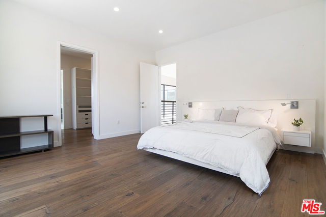 362 N Norton Avenue, Los Angeles CA: https://media.crmls.org/mediaz/b1da8db1-e43f-48e7-b300-d979c8f6f392.jpg