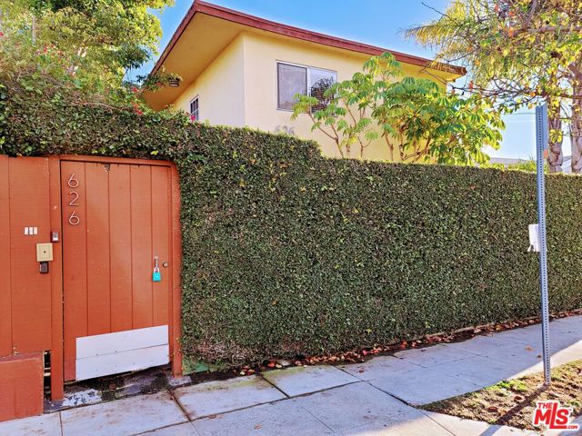 626 Broadway Street, Venice CA: https://media.crmls.org/mediaz/b1da974c-ab22-4140-826a-2a050cea36d8.jpg