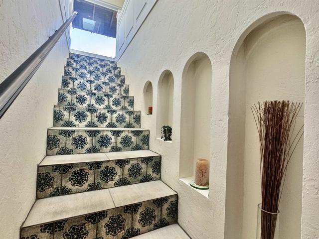 Detail Gallery Image 14 of 34 For 1923 Sunset Plaza Drive Dr, West Hollywood,  CA 90069 - 3 Beds | 3 Baths