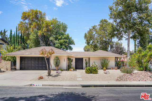 1695 Elstow Court photo 1