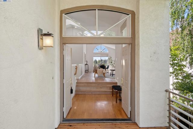 447 Donner Way, San Ramon CA: https://media.crmls.org/mediaz/b1dadff2-c86e-4527-8dca-9d09efb54cc1.jpg