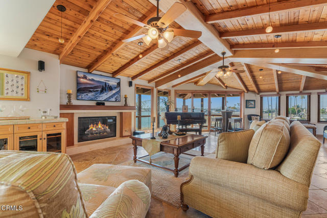 268 Sunset Drive, Oxnard CA: https://media.crmls.org/mediaz/b1dafab4-ae65-48a5-8116-5e676d23f271.jpg