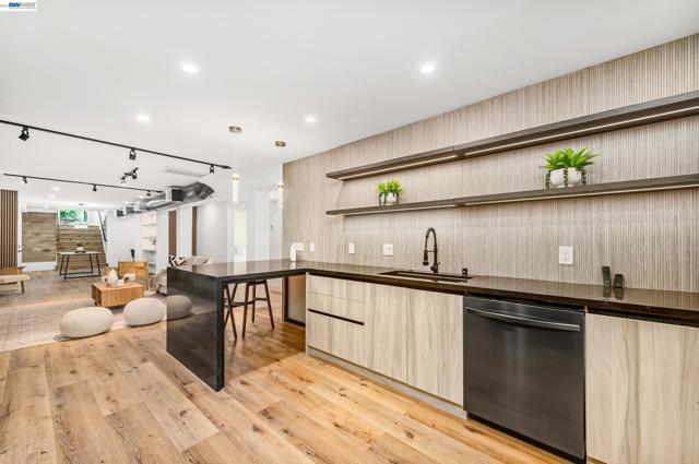 Image 37 of 49 For 4073 Stanley Blvd