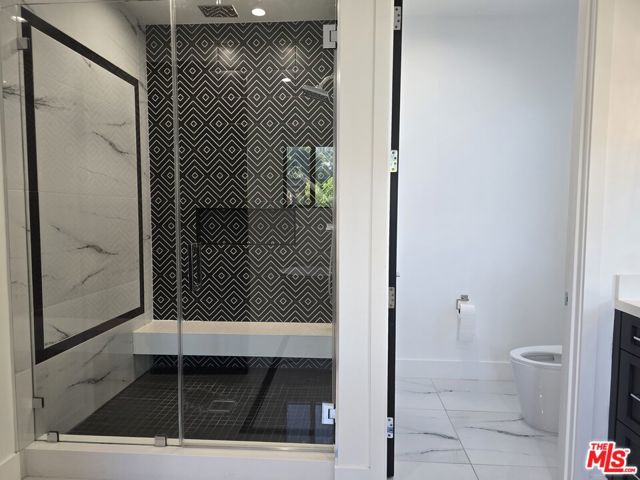 18026 Valley Vista Boulevard, Encino CA: https://media.crmls.org/mediaz/b1db46c9-5da9-4bf0-a672-07aeb7db2f07.jpg