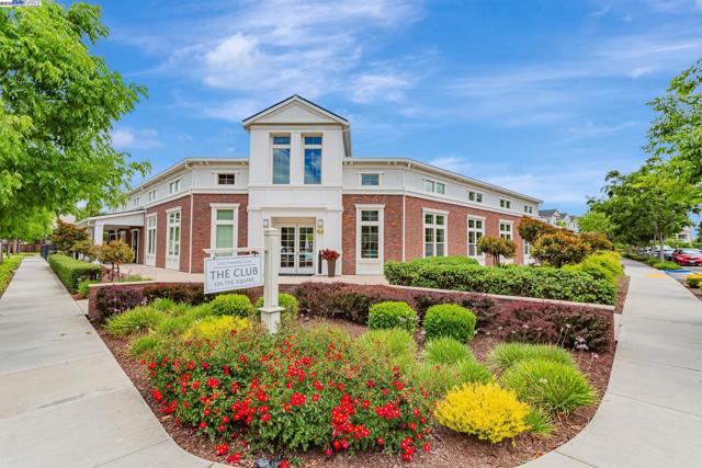 1380 Brookline Loop, Pleasanton CA: https://media.crmls.org/mediaz/b1db4b8f-0f3e-4457-88ee-461d3566a7cc.jpg