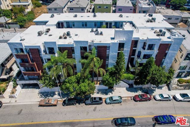 630 N Grand Avenue, Los Angeles CA: https://media.crmls.org/mediaz/b1db9e87-181f-479b-88a1-76c1b6b224e3.jpg
