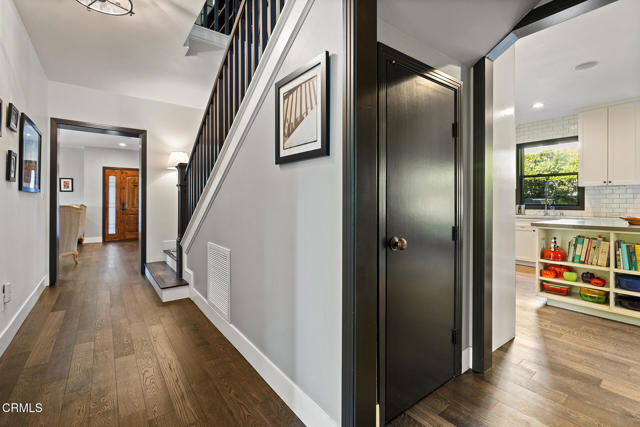 1052 New York Drive, Altadena CA: https://media.crmls.org/mediaz/b1dbbc19-4270-4068-af12-2a5708a08bef.jpg