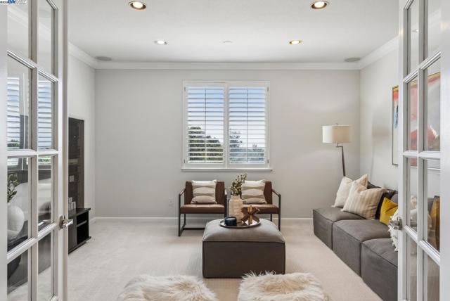3879 Blackstone Ct, Castro Valley CA: https://media.crmls.org/mediaz/b1dbd911-64cd-4c68-a635-776bb23ee8fa.jpg
