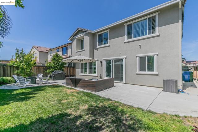 144 Scott Creek Way, Brentwood CA: https://media.crmls.org/mediaz/b1dc054f-06b9-4c93-aad3-f9e1bdd8cd01.jpg