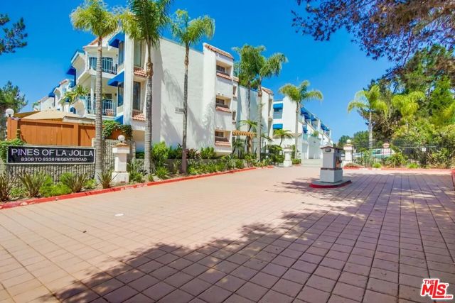 8324 Regents Road, San Diego CA: https://media.crmls.org/mediaz/b1dc4aef-86c6-4b17-9bff-84c6662d23c7.jpg