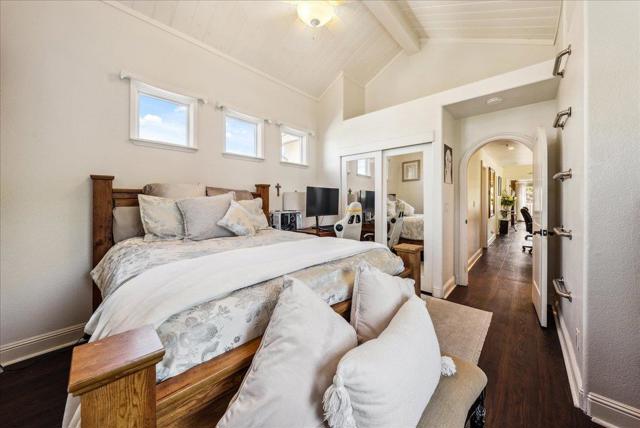 17666 Winding Creek Road, Salinas CA: https://media.crmls.org/mediaz/b1dca8e0-95b6-4c2c-b379-3071810a5b80.jpg