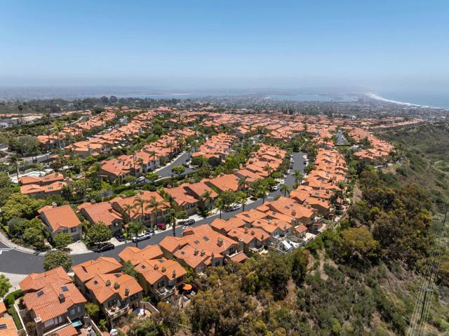 1466 Caminito Solidago, La Jolla CA: https://media.crmls.org/mediaz/b1dce67b-62f3-404c-bd0b-440a04c85298.jpg