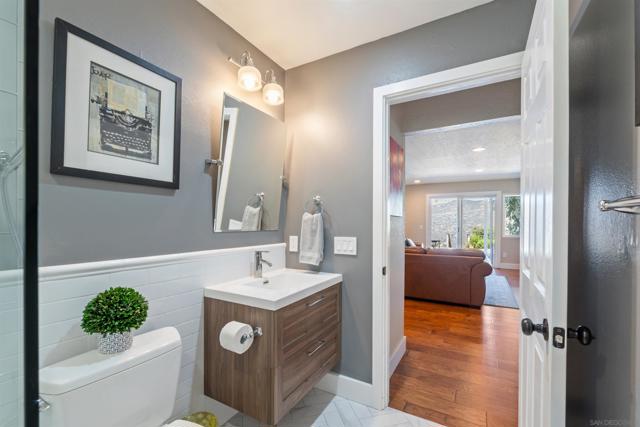 17924 Saint Andrews Dr, Poway CA: https://media.crmls.org/mediaz/b1dd030a-6048-43e8-84f6-55c85a3674be.jpg