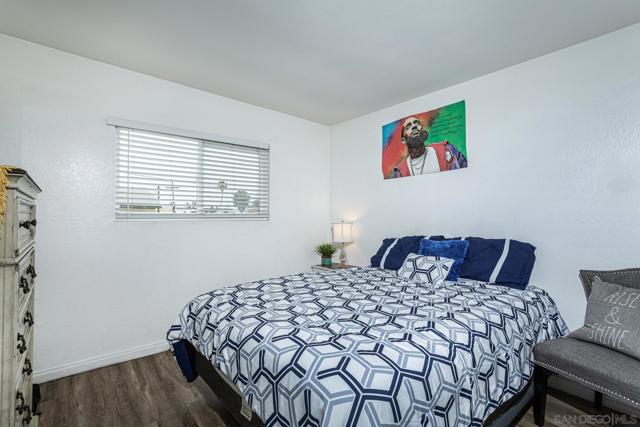 4164 Cherokee Ave, San Diego CA: https://media.crmls.org/mediaz/b1dd535f-f69e-4d81-86f4-55883dfdb439.jpg