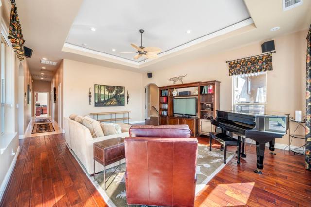 5500 Rio Cascada,  CA: https://media.crmls.org/mediaz/b1ddcfd1-ecde-4d89-9084-1e04033c849d.jpg