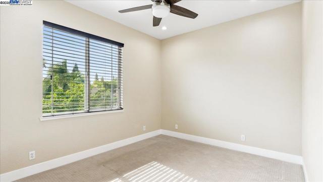 2133 Demetrius Way, Roseville CA: https://media.crmls.org/mediaz/b1dde872-c0ae-4ebe-8f62-51076309c201.jpg