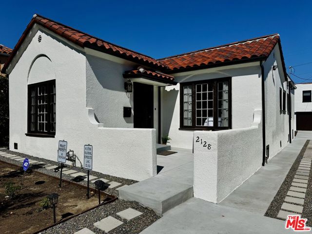 2128 Veteran Avenue, Los Angeles CA: https://media.crmls.org/mediaz/b1de3c77-c30d-404a-8809-b7b7efcfb748.jpg