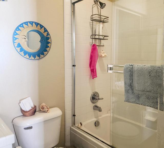24350 Lorenzo Ln,  CA: https://media.crmls.org/mediaz/b1de4a63-7134-4c09-8b13-5d4e53c0996c.jpg