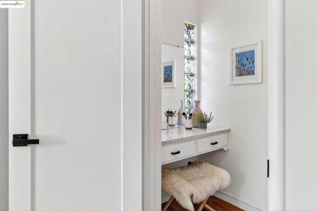 2773 Argyle Street, Oakland CA: https://media.crmls.org/mediaz/b1de5e65-380f-4782-a2c4-2e939ef943a0.jpg