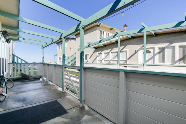 1680 B Seacoast Drive Unit B, Imperial Beach CA: https://media.crmls.org/mediaz/b1de634c-1c05-4519-9561-48182873e861.jpg
