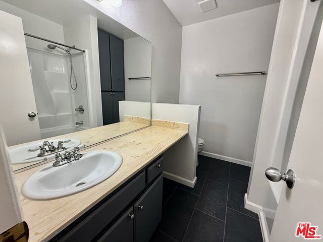 882 Victor Avenue, Inglewood CA: https://media.crmls.org/mediaz/b1df33f4-e4db-407c-9d40-6441e4ac1b4e.jpg