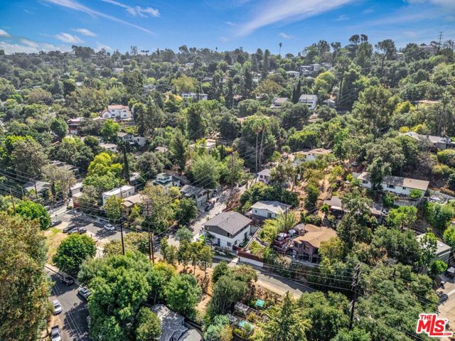 4841 Minden Place, Los Angeles CA: https://media.crmls.org/mediaz/b1e02a1c-6815-4f51-8e8c-e55f72d799d2.jpg