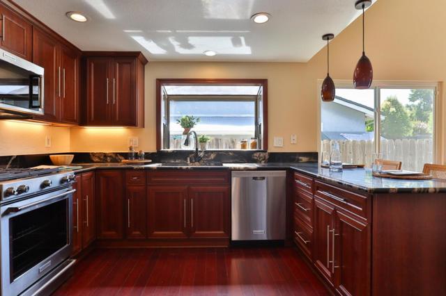970 W 6th Street, Gilroy CA: https://media.crmls.org/mediaz/b1e0808a-ad54-4305-92b6-0288824dd20d.jpg