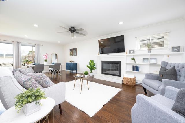 1338 Thais Ln, Hayward CA: https://media.crmls.org/mediaz/b1e0ab6b-2eef-483b-8109-aec2ba53e728.jpg