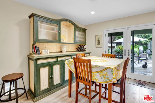 Eat in kitchen