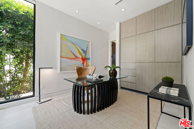 818 N Curson Avenue, Los Angeles CA: https://media.crmls.org/mediaz/b1e1825b-d1ee-4c6b-99a1-ed803cacd325.jpg