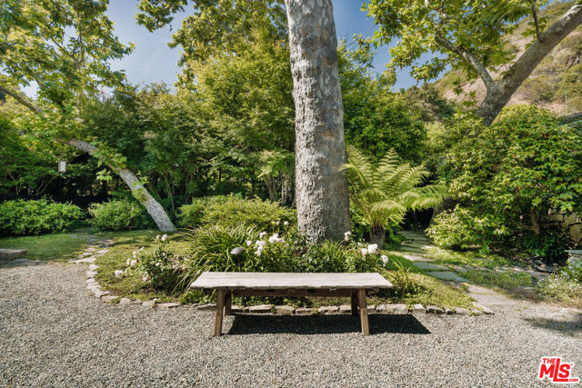 2610 Mandeville Canyon Road, Los Angeles CA: https://media.crmls.org/mediaz/b1e19876-57a6-4e31-9f3d-a35b14a53406.jpg