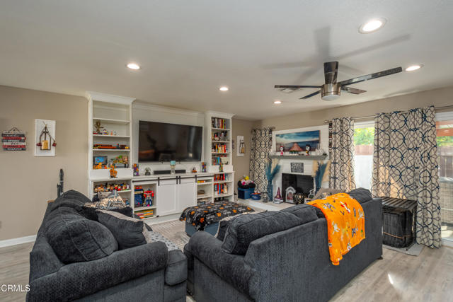 Detail Gallery Image 6 of 16 For 2201 Camilar Dr, Camarillo,  CA 93010 - 2 Beds | 2 Baths