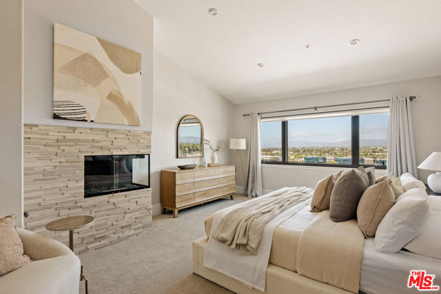 6592 Kentwood Bluffs Drive, Los Angeles CA: https://media.crmls.org/mediaz/b1e23823-124d-4bca-9171-04a5eeb41a7e.jpg