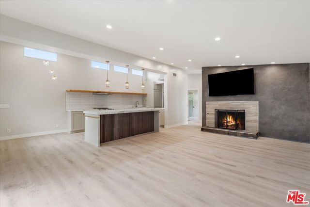 10650 Putney Road, Los Angeles CA: https://media.crmls.org/mediaz/b1e26355-f156-4002-a26b-2a2a2996211d.jpg