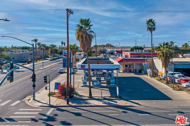 Image 3 of 18 For 977 Main Street