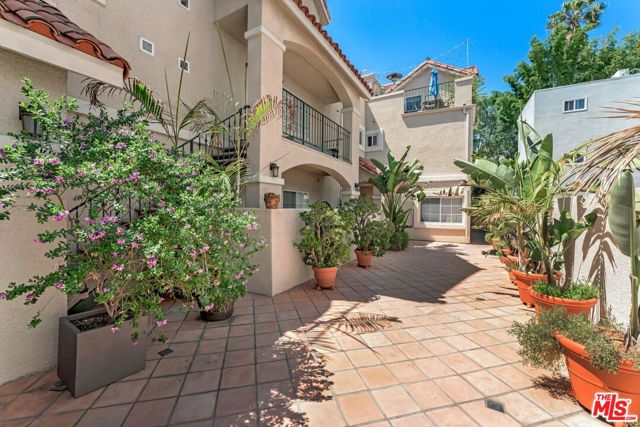 963 LARRABEE Street, 4 photo 5