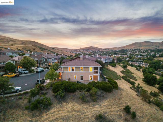 6686 Chalk Hill Ln, Vallejo CA: https://media.crmls.org/mediaz/b1e3b550-4915-4423-9529-fa937ba36d9d.jpg