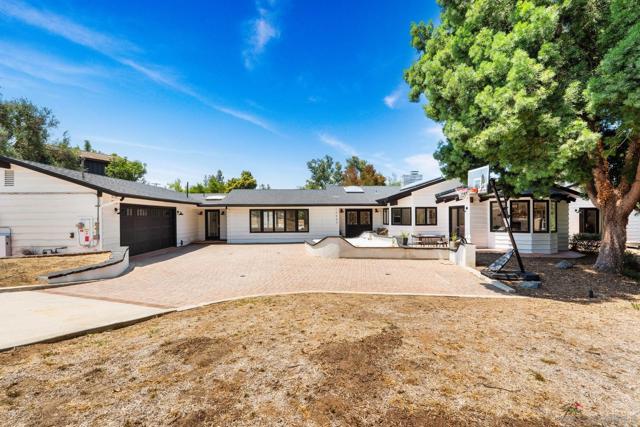 13953 Sagewood Dr, Poway CA: https://media.crmls.org/mediaz/b1e3baae-fdd7-4508-8a06-bb8f19a8e84a.jpg