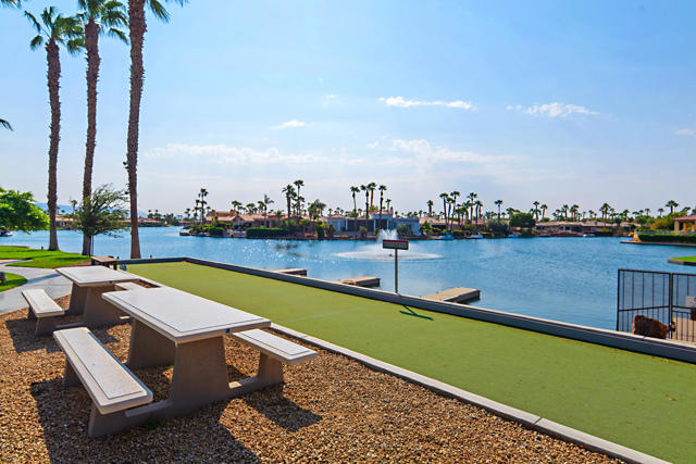 47380 Via Cordova, La Quinta CA: https://media.crmls.org/mediaz/b1e42d34-15ff-4a0b-ba41-898830200362.jpg