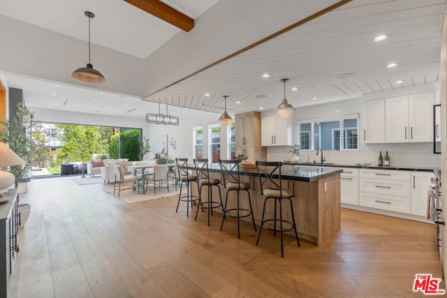 5522 Buffalo Avenue, Sherman Oaks CA: https://media.crmls.org/mediaz/b1e4636e-9033-4096-8eda-4ff98be33dda.jpg