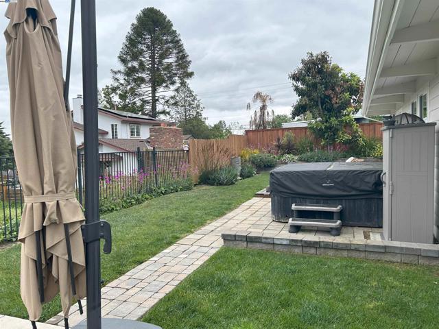 588 E Angela St, Pleasanton CA: https://media.crmls.org/mediaz/b1e574b9-f313-48f6-9e99-049655383820.jpg