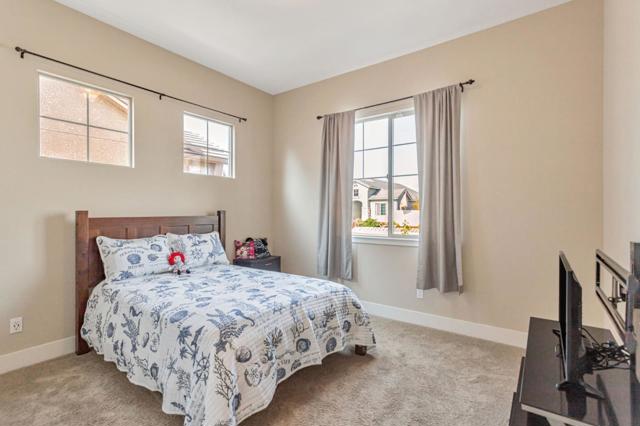 1575 Sunflower Drive, Hollister CA: https://media.crmls.org/mediaz/b1e5794d-28b0-4d3a-8623-74a67d1f440f.jpg
