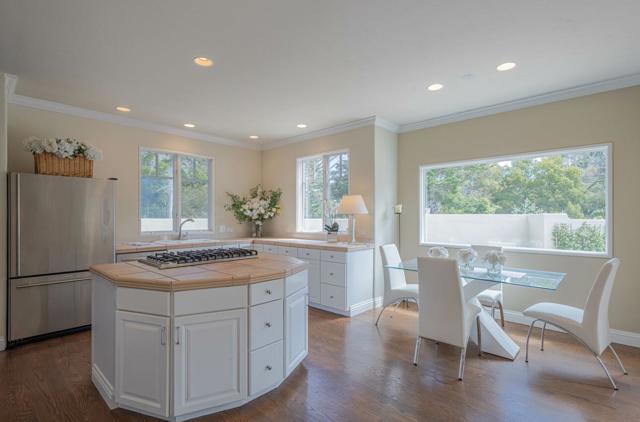 471 El Dorado Street, Monterey CA: https://media.crmls.org/mediaz/b1e64280-20cb-4219-b77a-e3407e08eb0c.jpg
