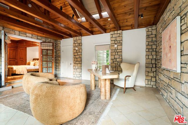 9996 Sunset Boulevard, Beverly Hills CA: https://media.crmls.org/mediaz/b1e667c7-10c6-476b-9d30-e2e1a331f12d.jpg