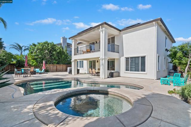 1840 Tanglewood Ln, Brentwood CA: https://media.crmls.org/mediaz/b1e69f87-9d62-41d6-8822-bc3e3ef57fb5.jpg