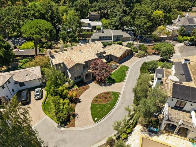 45 Sneckner Court, Menlo Park CA: https://media.crmls.org/mediaz/b1e6a624-d8c6-43b4-a58f-55332fb09349.jpg