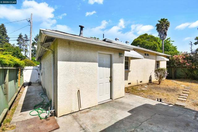 973 Paradise Blvd, Hayward CA: https://media.crmls.org/mediaz/b1e6bec0-75cf-4910-a236-309cd6a77c44.jpg