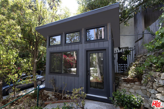 10411 Quito Lane, Los Angeles CA: https://media.crmls.org/mediaz/b1e7396c-f104-4665-a674-2efa432d9962.jpg
