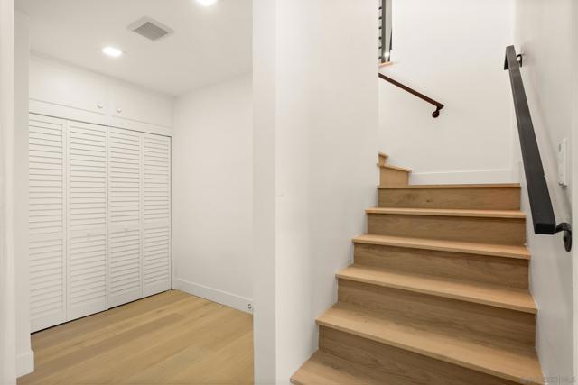 4058 Apore Street, La Mesa CA: https://media.crmls.org/mediaz/b1e77088-5c63-4b5f-873d-42da4252b04c.jpg